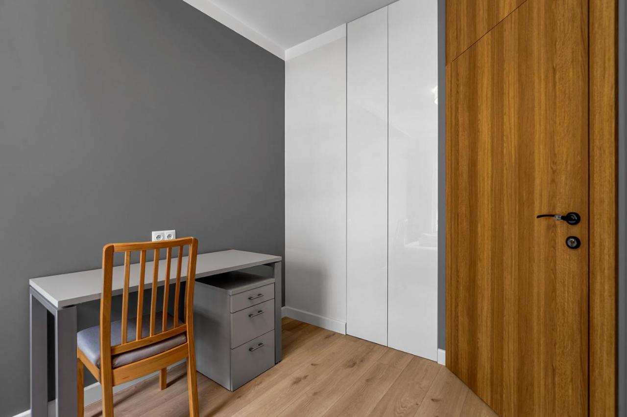 Lotnisko Chopina Modern Apartment Варшава Екстериор снимка