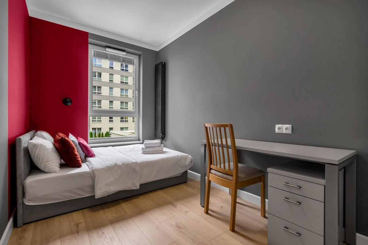 Lotnisko Chopina Modern Apartment Варшава Екстериор снимка