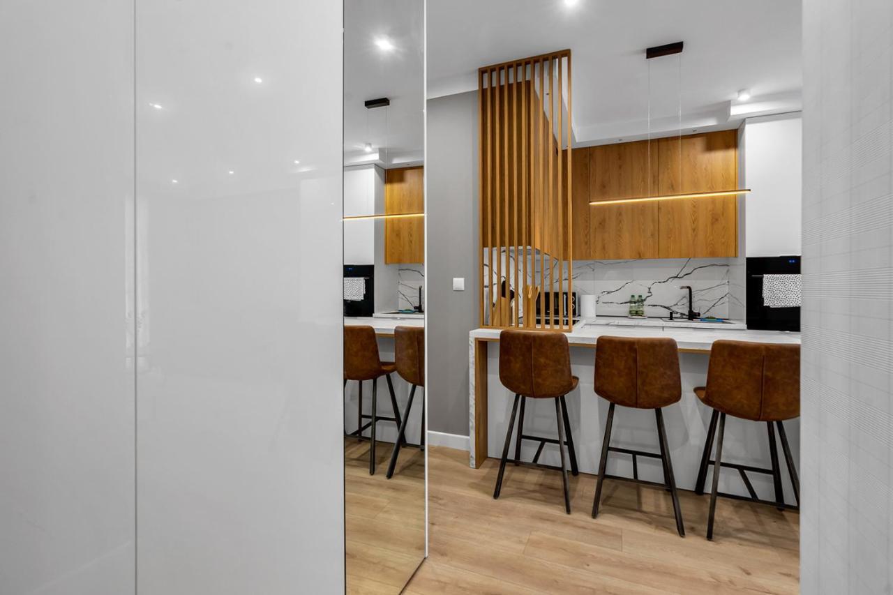 Lotnisko Chopina Modern Apartment Варшава Екстериор снимка