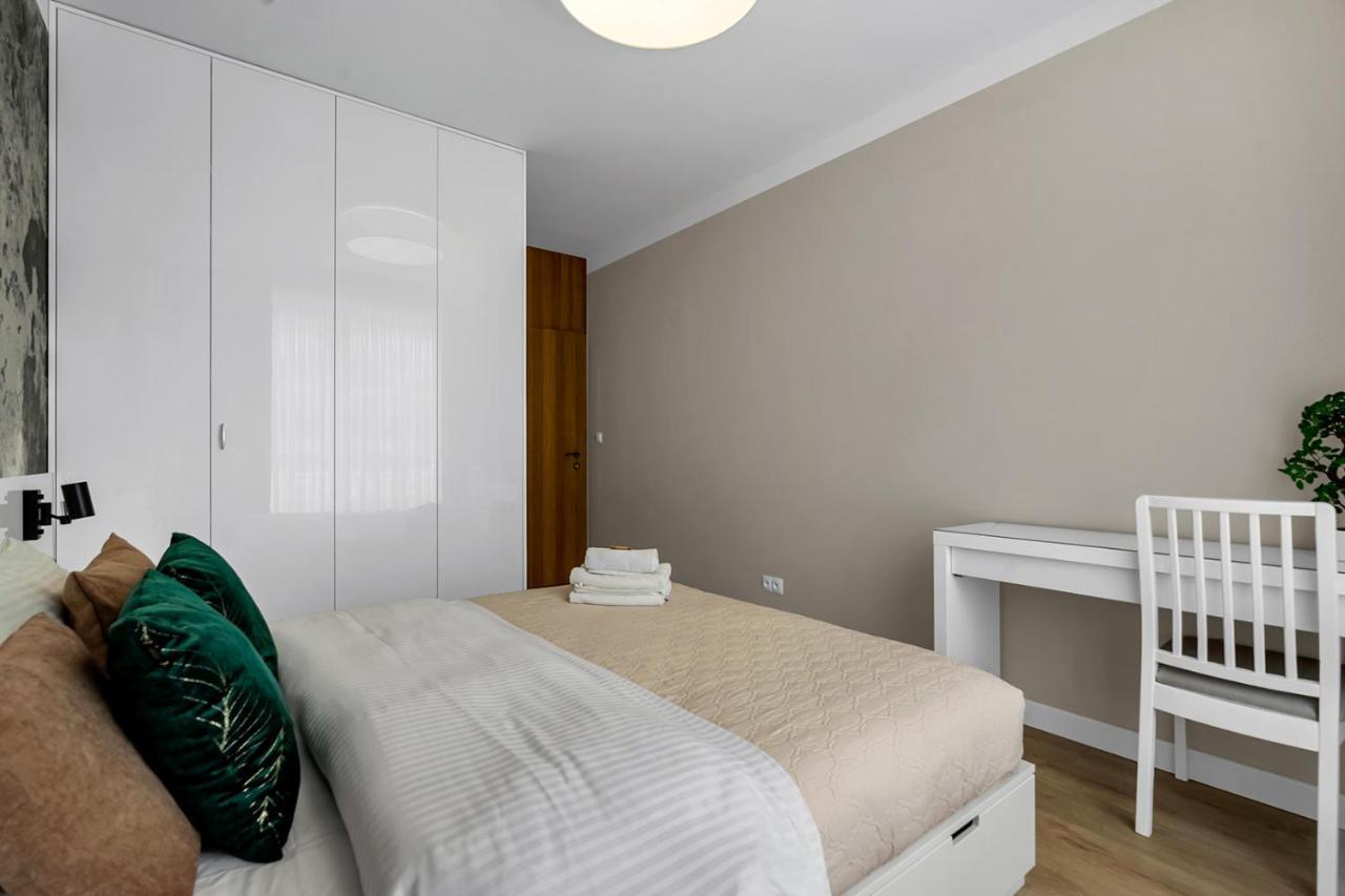 Lotnisko Chopina Modern Apartment Варшава Екстериор снимка